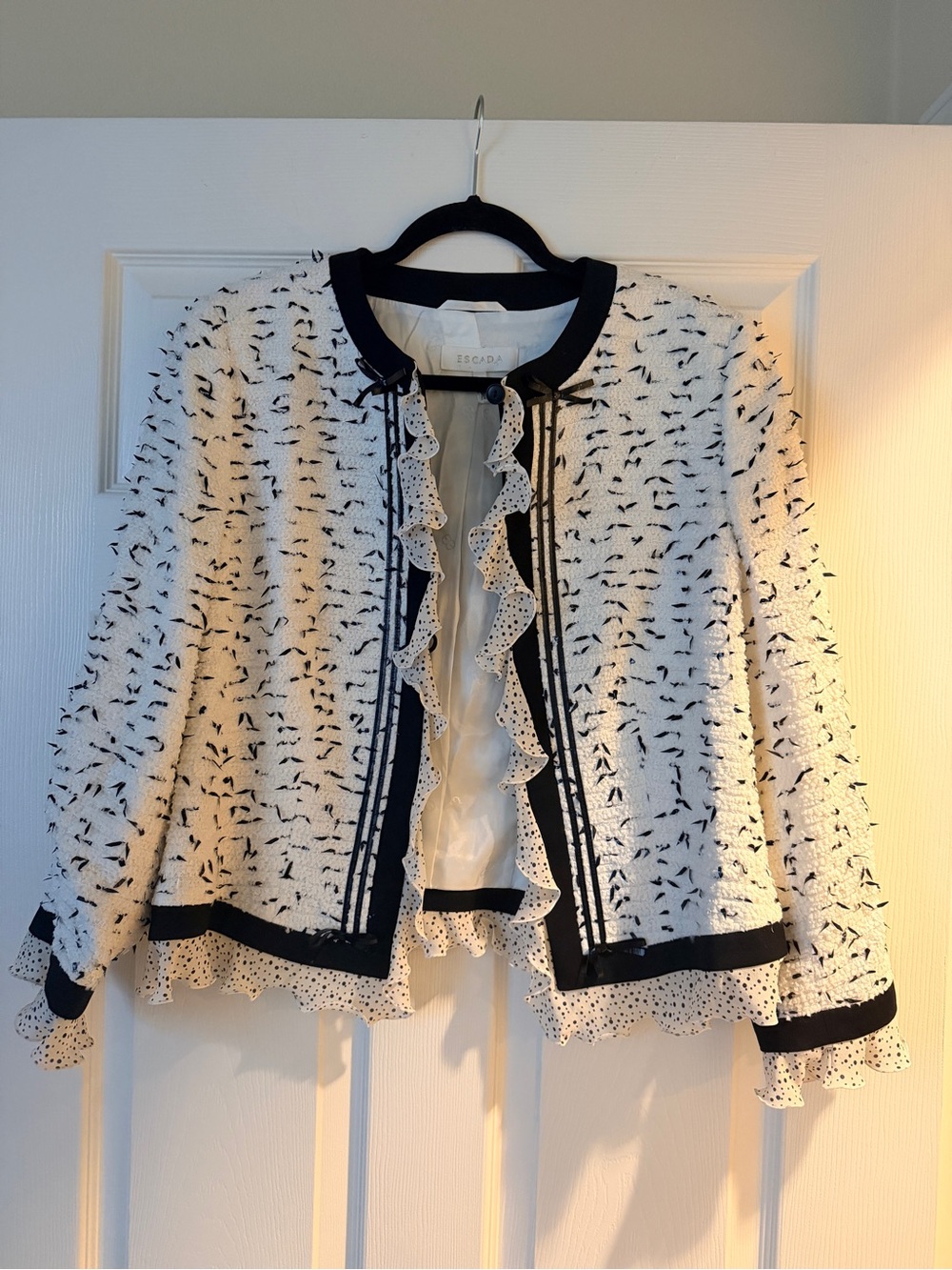 ESCADA Ruffle Trim Wool Tweed Blazer – White/Black – Size 44 (US 10–12)